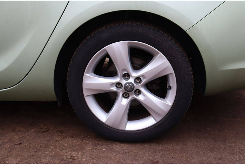 מכונית Opel Astra Sports Tourer: תמונה 14 מכונית Opel Astra Sports Tourer: תמונה 14