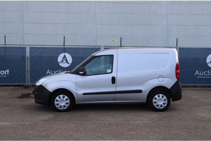 Opel Combo - כלי רכב מסחרי עם לוח: תמונה 2 Opel Combo - כלי רכב מסחרי עם לוח: תמונה 2