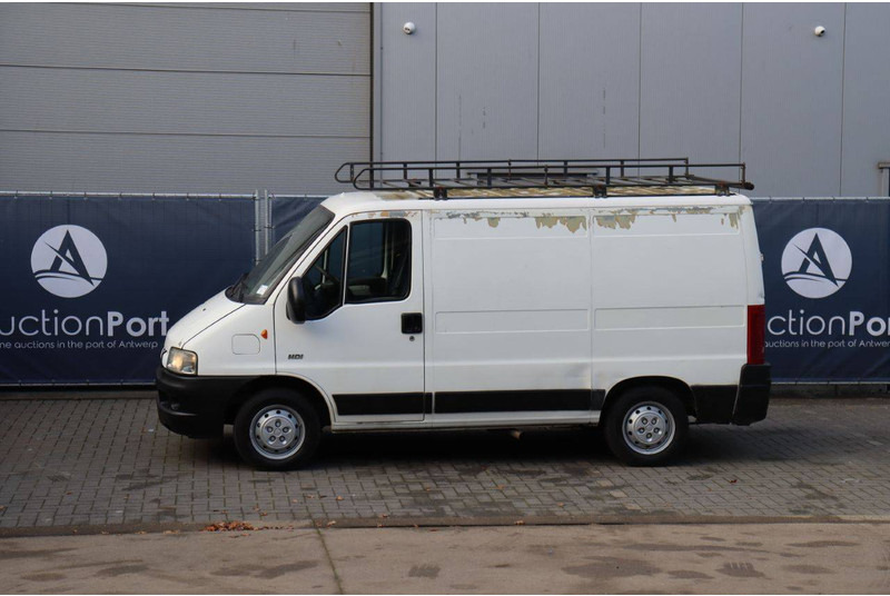Peugeot Boxer - כלי רכב מסחרי עם לוח: תמונה 1 Peugeot Boxer - כלי רכב מסחרי עם לוח: תמונה 1