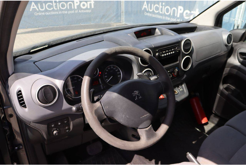 כלי רכב מסחרי עם לוח Peugeot Partner: תמונה 19