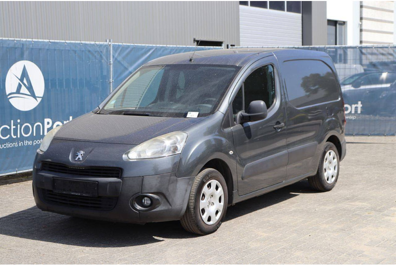 כלי רכב מסחרי עם לוח Peugeot Partner: תמונה 9