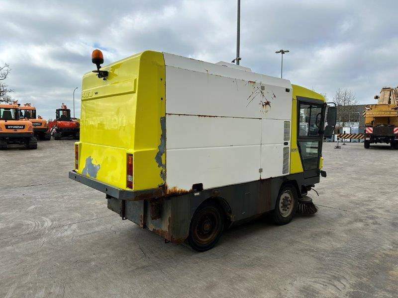 Ravo 5002 - מטאטא כבישים: תמונה 4 Ravo 5002 - מטאטא כבישים: תמונה 4
