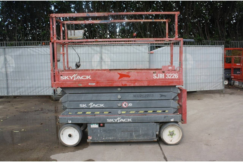 Skyjack SJ3226 - מעלית מספריים: תמונה 2 Skyjack SJ3226 - מעלית מספריים: תמונה 2