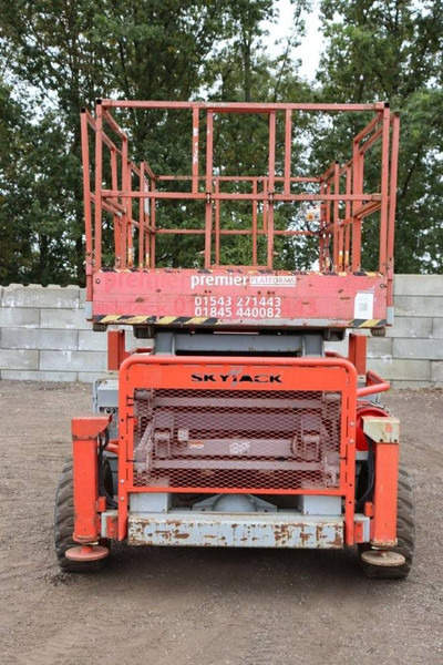 Skyjack SJ8841 - מעלית מספריים: תמונה 5 Skyjack SJ8841 - מעלית מספריים: תמונה 5