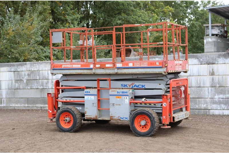 Skyjack SJ8841 - מעלית מספריים: תמונה 3 Skyjack SJ8841 - מעלית מספריים: תמונה 3