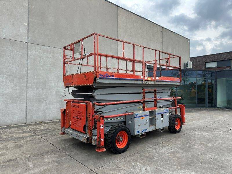Skyjack SJ9250 - מעלית מספריים: תמונה 1 Skyjack SJ9250 - מעלית מספריים: תמונה 1
