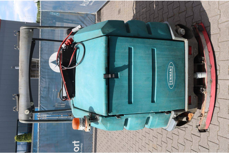 TENNANT 8300 - מייבש קרצוף: תמונה 5 TENNANT 8300 - מייבש קרצוף: תמונה 5