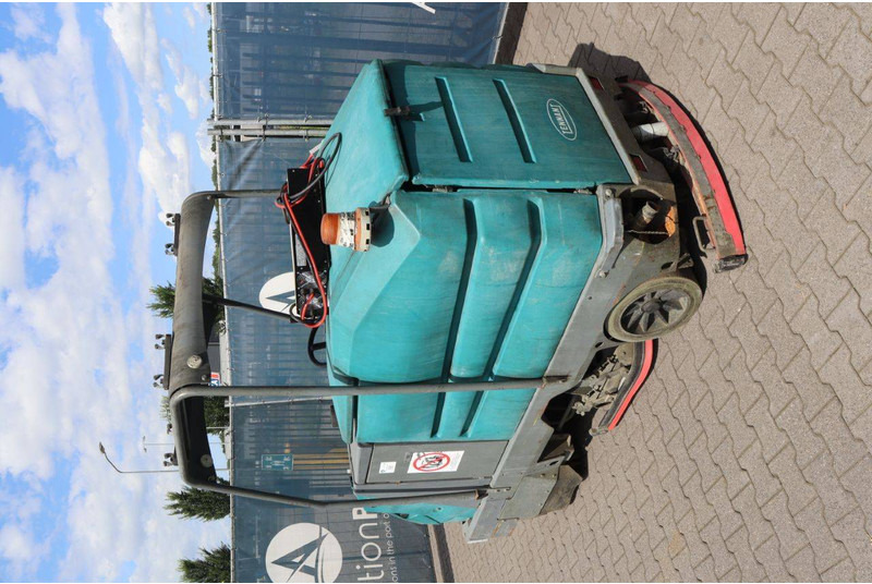 TENNANT 8300 - מייבש קרצוף: תמונה 4 TENNANT 8300 - מייבש קרצוף: תמונה 4