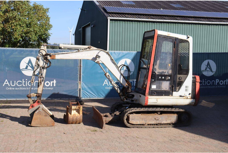 Takeuchi TB025 - מחפר סורק: תמונה 1 Takeuchi TB025 - מחפר סורק: תמונה 1