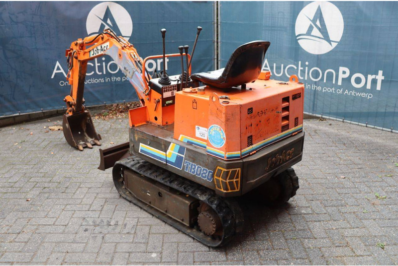 Takeuchi TB080 - מיני מחפר: תמונה 4 Takeuchi TB080 - מיני מחפר: תמונה 4