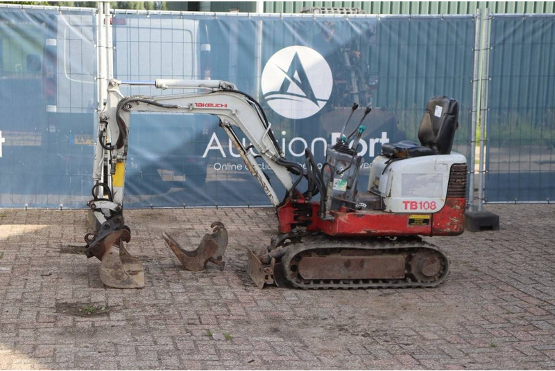 Takeuchi TB108 - מיני מחפר: תמונה 1 Takeuchi TB108 - מיני מחפר: תמונה 1