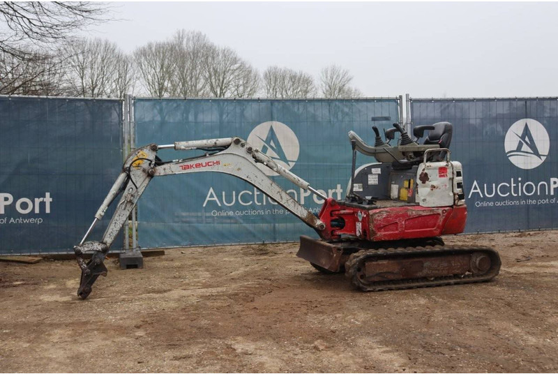 Takeuchi TB215R - מיני מחפר: תמונה 1 Takeuchi TB215R - מיני מחפר: תמונה 1