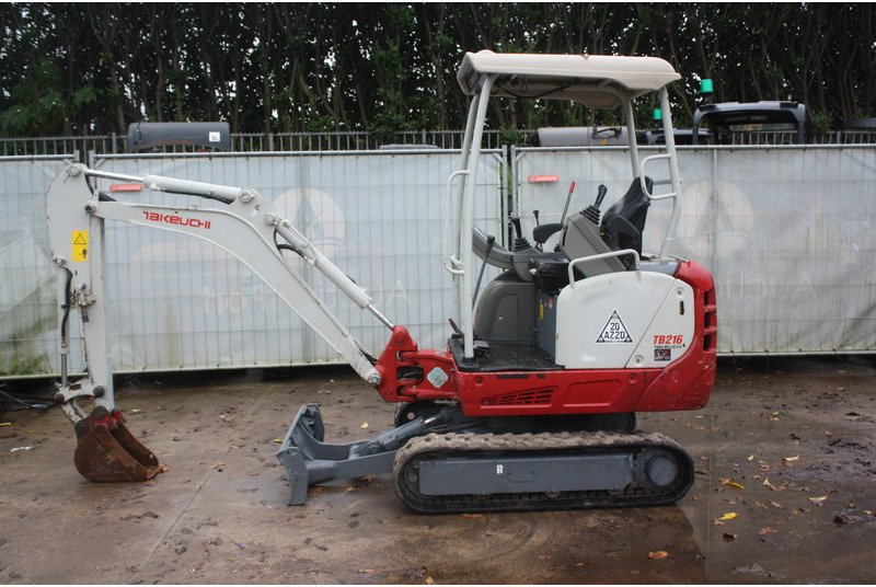 Takeuchi TB216 - מיני מחפר: תמונה 2 Takeuchi TB216 - מיני מחפר: תמונה 2