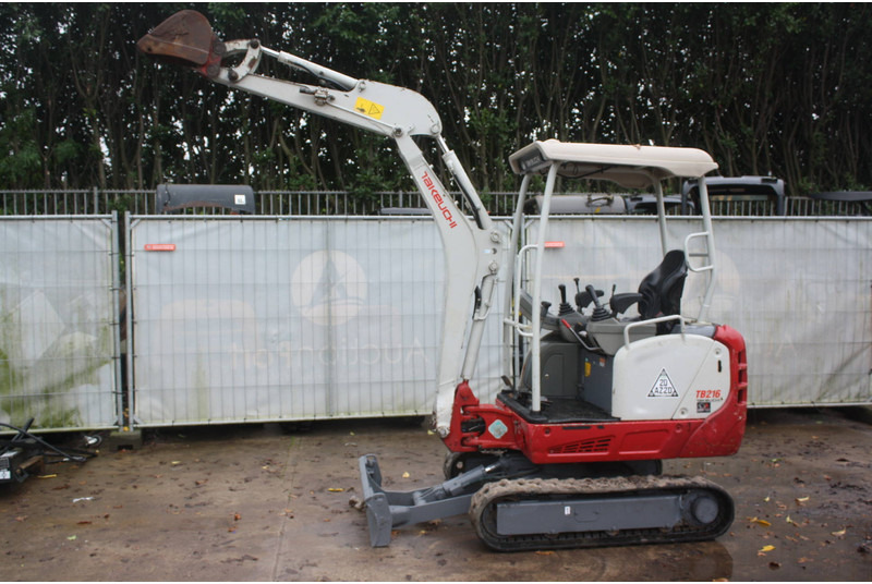Takeuchi TB216 - מיני מחפר: תמונה 4 Takeuchi TB216 - מיני מחפר: תמונה 4