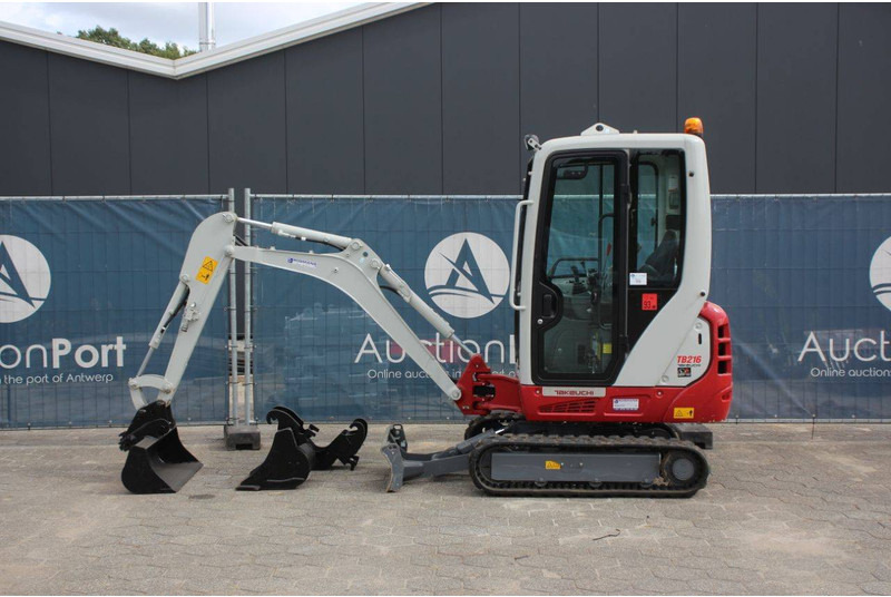 Takeuchi TB216 - מיני מחפר: תמונה 2 Takeuchi TB216 - מיני מחפר: תמונה 2