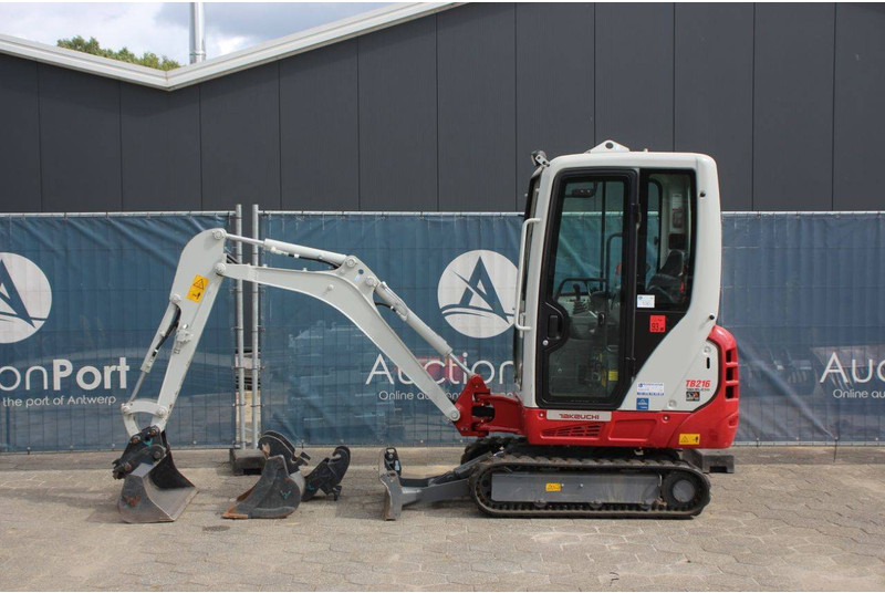 Takeuchi TB216 - מיני מחפר: תמונה 2 Takeuchi TB216 - מיני מחפר: תמונה 2