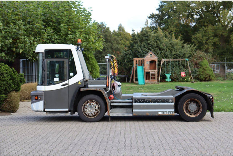 Terberg DT183 Mega - טרקטור מסוף: תמונה 2 Terberg DT183 Mega - טרקטור מסוף: תמונה 2