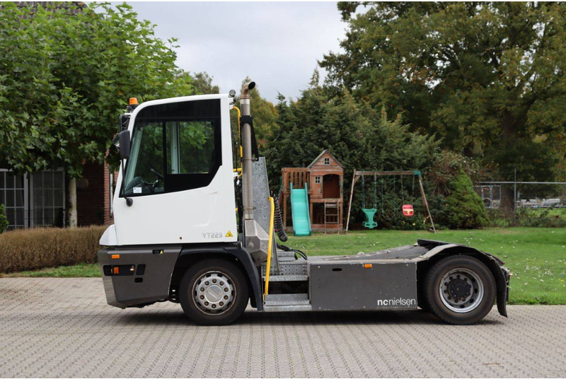 Terberg YT223 - טרקטור מסוף: תמונה 2 Terberg YT223 - טרקטור מסוף: תמונה 2