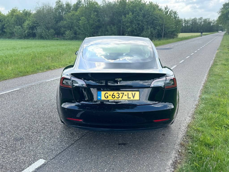 Tesla Model 3 - סדאן: תמונה 4 Tesla Model 3 - סדאן: תמונה 4