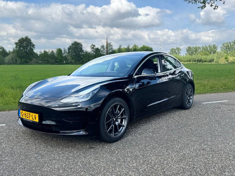 Tesla Model 3 - סדאן: תמונה 1 Tesla Model 3 - סדאן: תמונה 1