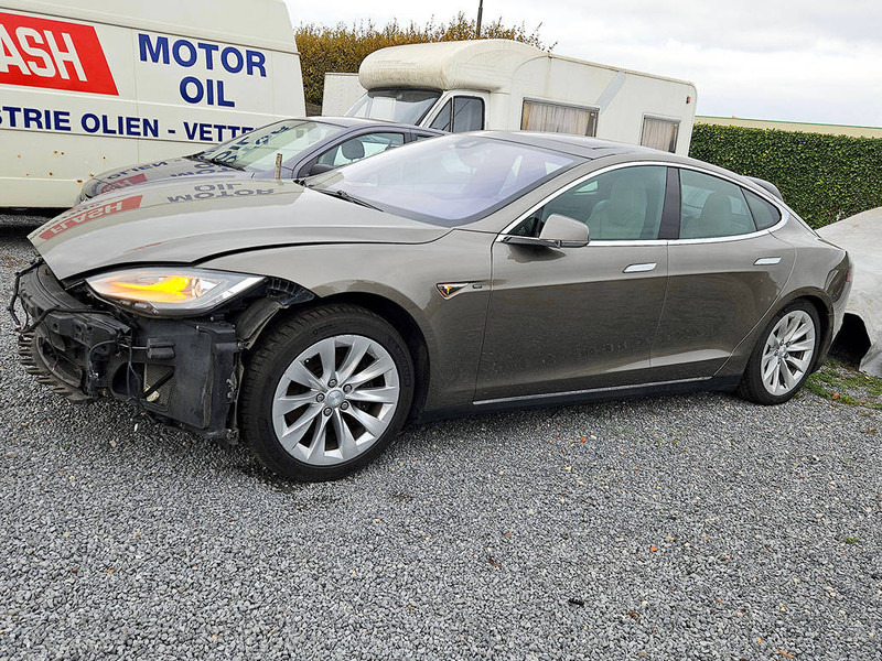 Tesla Model S _ 85 D - סדאן: תמונה 2 Tesla Model S _ 85 D - סדאן: תמונה 2