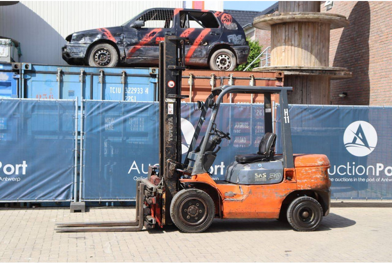 Toyota 02-7FDF30 - מלגזת סולר: תמונה 1 Toyota 02-7FDF30 - מלגזת סולר: תמונה 1