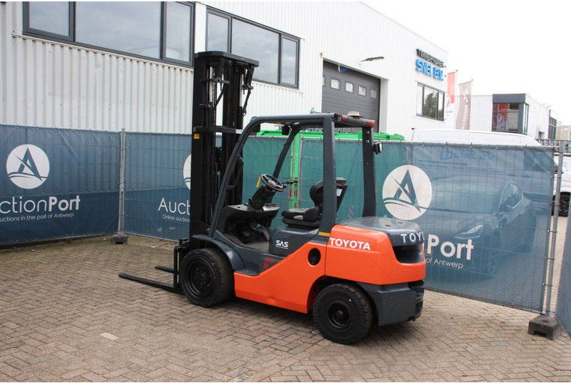 Toyota 02-8FDF30 - מלגזת סולר: תמונה 3 Toyota 02-8FDF30 - מלגזת סולר: תמונה 3