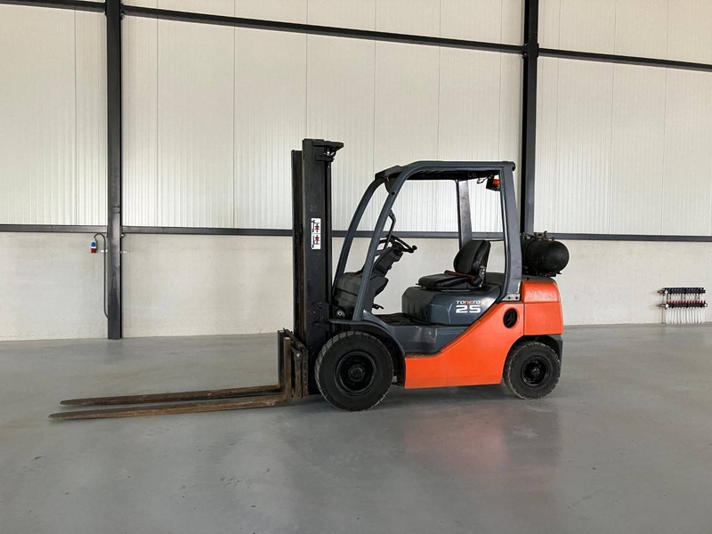 Toyota 02-8FGF25 - מלגזת LPG: תמונה 1 Toyota 02-8FGF25 - מלגזת LPG: תמונה 1