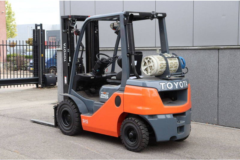 Toyota 02-8FGF25 - מלגזת LPG: תמונה 4 Toyota 02-8FGF25 - מלגזת LPG: תמונה 4