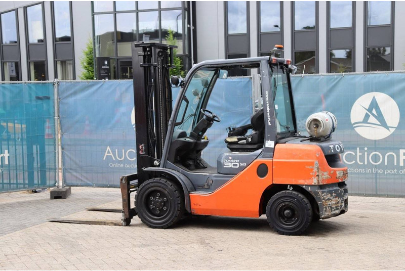 Toyota 02-8FGF30 - מלגזת LPG: תמונה 3 Toyota 02-8FGF30 - מלגזת LPG: תמונה 3