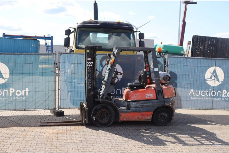 Toyota 42-6FGF25 - מלגזת LPG: תמונה 1 Toyota 42-6FGF25 - מלגזת LPG: תמונה 1