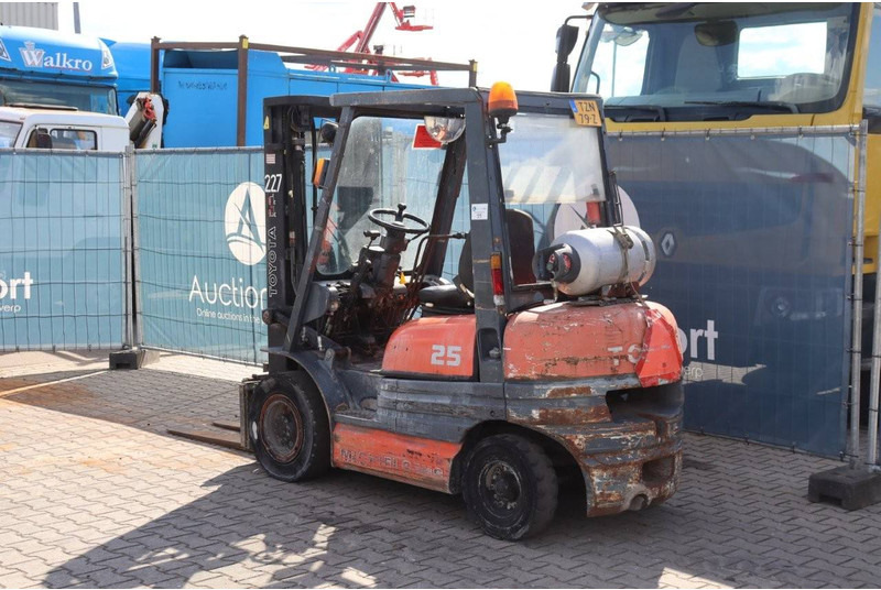 Toyota 42-6FGF25 - מלגזת LPG: תמונה 3 Toyota 42-6FGF25 - מלגזת LPG: תמונה 3