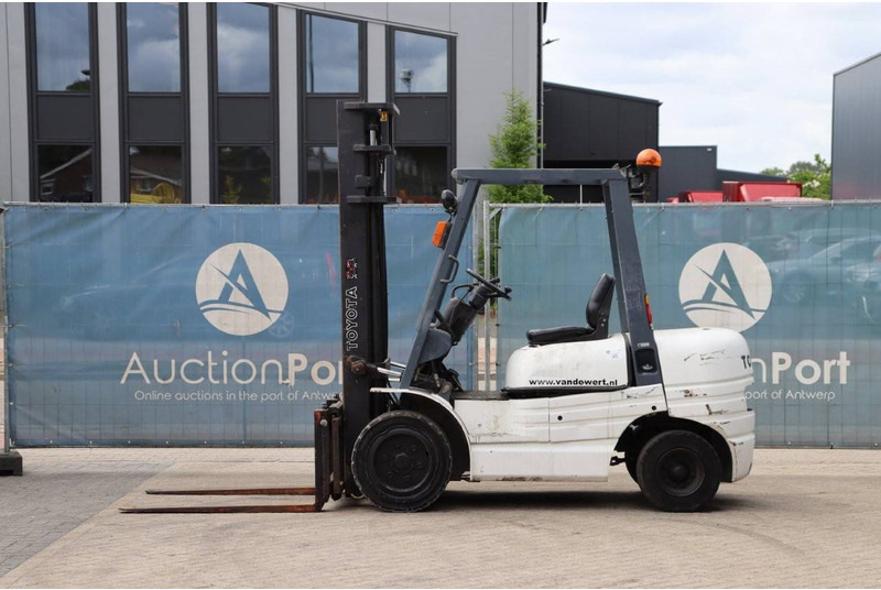 Toyota 62-6FDF30 - מלגזת סולר: תמונה 2 Toyota 62-6FDF30 - מלגזת סולר: תמונה 2