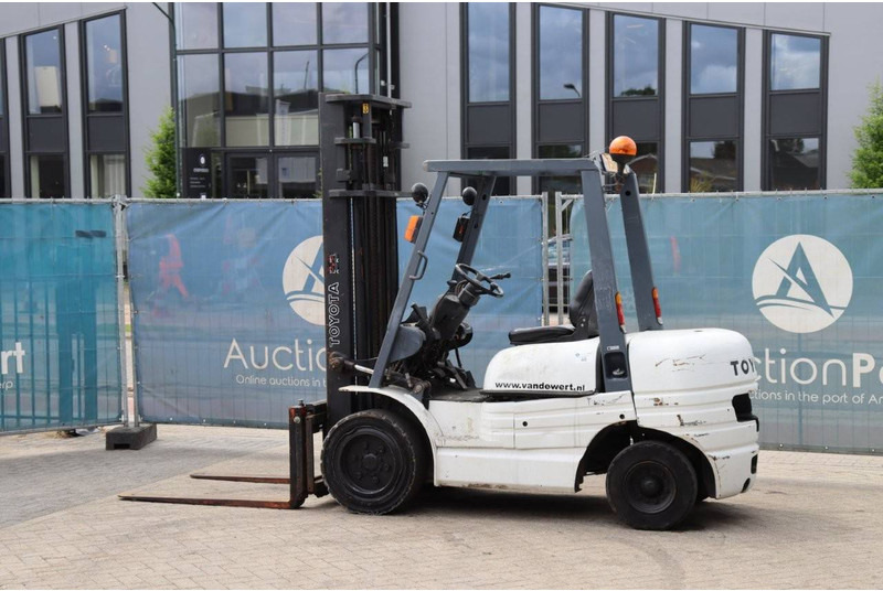 Toyota 62-6FDF30 - מלגזת סולר: תמונה 3 Toyota 62-6FDF30 - מלגזת סולר: תמונה 3