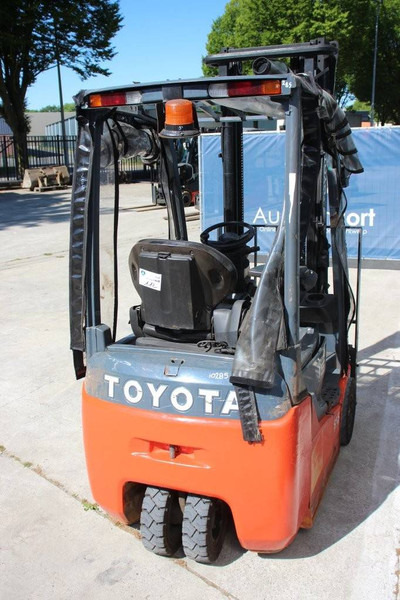 Toyota 8FBE15T - מלגזה חשמלית: תמונה 5 Toyota 8FBE15T - מלגזה חשמלית: תמונה 5