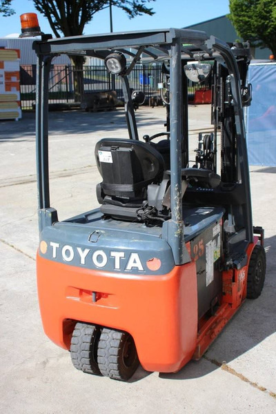 Toyota 8FBE18T - מלגזה חשמלית: תמונה 5 Toyota 8FBE18T - מלגזה חשמלית: תמונה 5