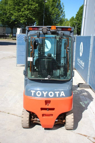 Toyota 8FBMK20T - מלגזה חשמלית: תמונה 4 Toyota 8FBMK20T - מלגזה חשמלית: תמונה 4
