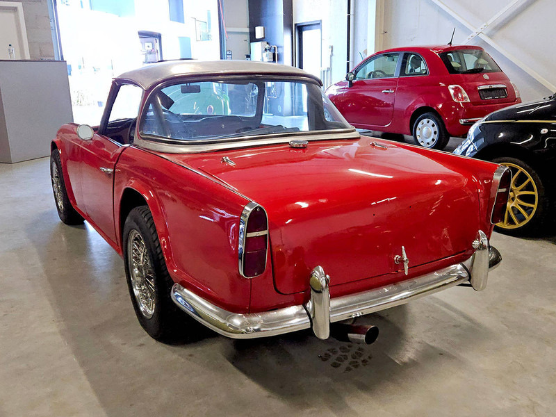 Triumph TR4 'Surrey Top' - סדאן: תמונה 5 Triumph TR4 'Surrey Top' - סדאן: תמונה 5