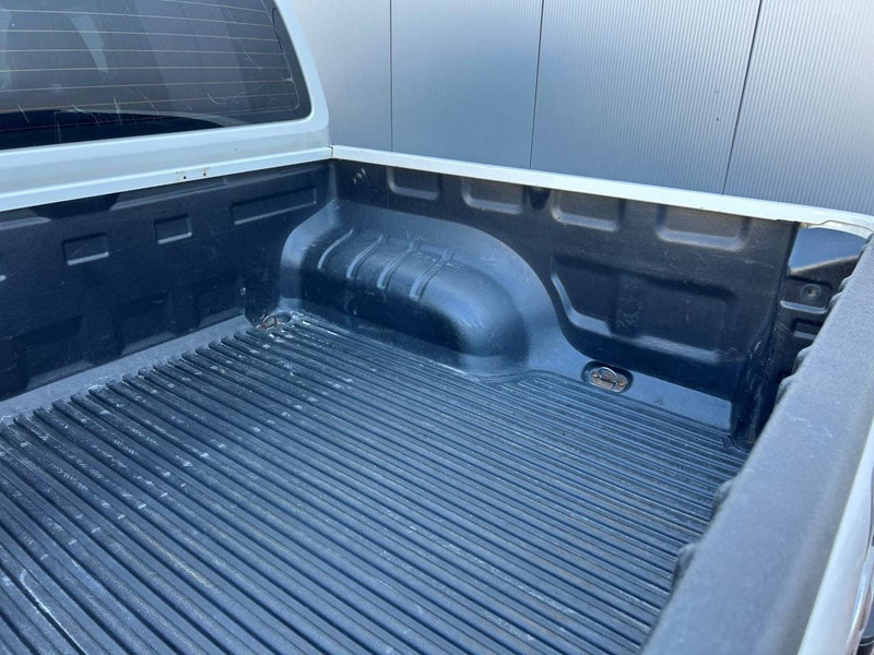 מכונית Volkswagen Amarok: תמונה 15