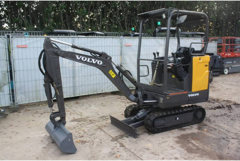 Volvo EC15E - מיני מחפר: תמונה 1 Volvo EC15E - מיני מחפר: תמונה 1