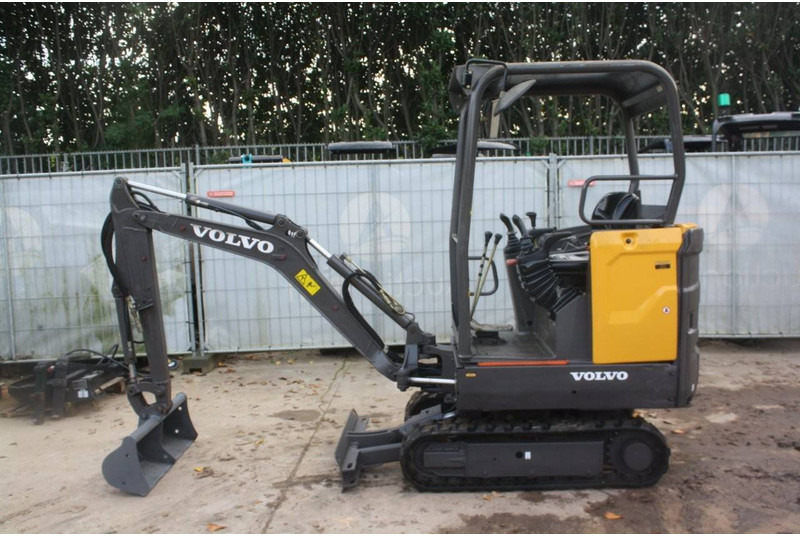 Volvo EC15E - מיני מחפר: תמונה 2 Volvo EC15E - מיני מחפר: תמונה 2