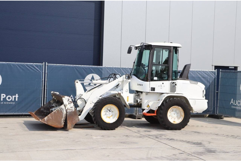 Volvo L30G - מעמיס גלגלים: תמונה 1 Volvo L30G - מעמיס גלגלים: תמונה 1