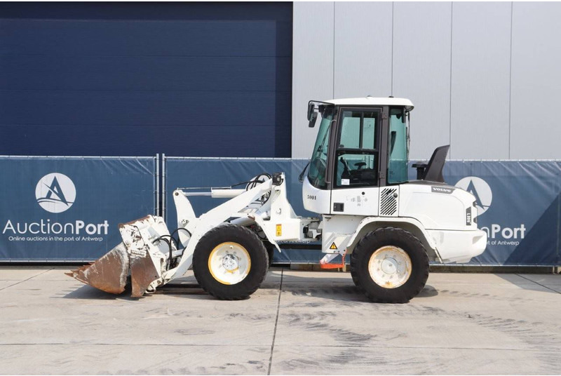 Volvo L30G - מעמיס גלגלים: תמונה 2 Volvo L30G - מעמיס גלגלים: תמונה 2