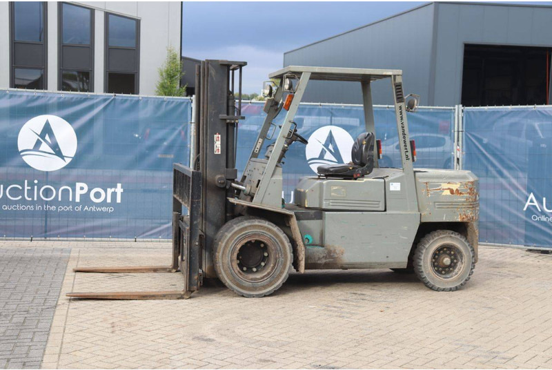 Yang FD-45IIP - מלגזת סולר: תמונה 1 Yang FD-45IIP - מלגזת סולר: תמונה 1