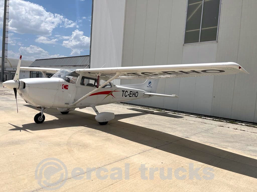 1977 Cessna 172N Diesel TC-EHO Airplane - ציוד תמיכת קרקע: תמונה 1 1977 Cessna 172N Diesel TC-EHO Airplane - ציוד תמיכת קרקע: תמונה 1