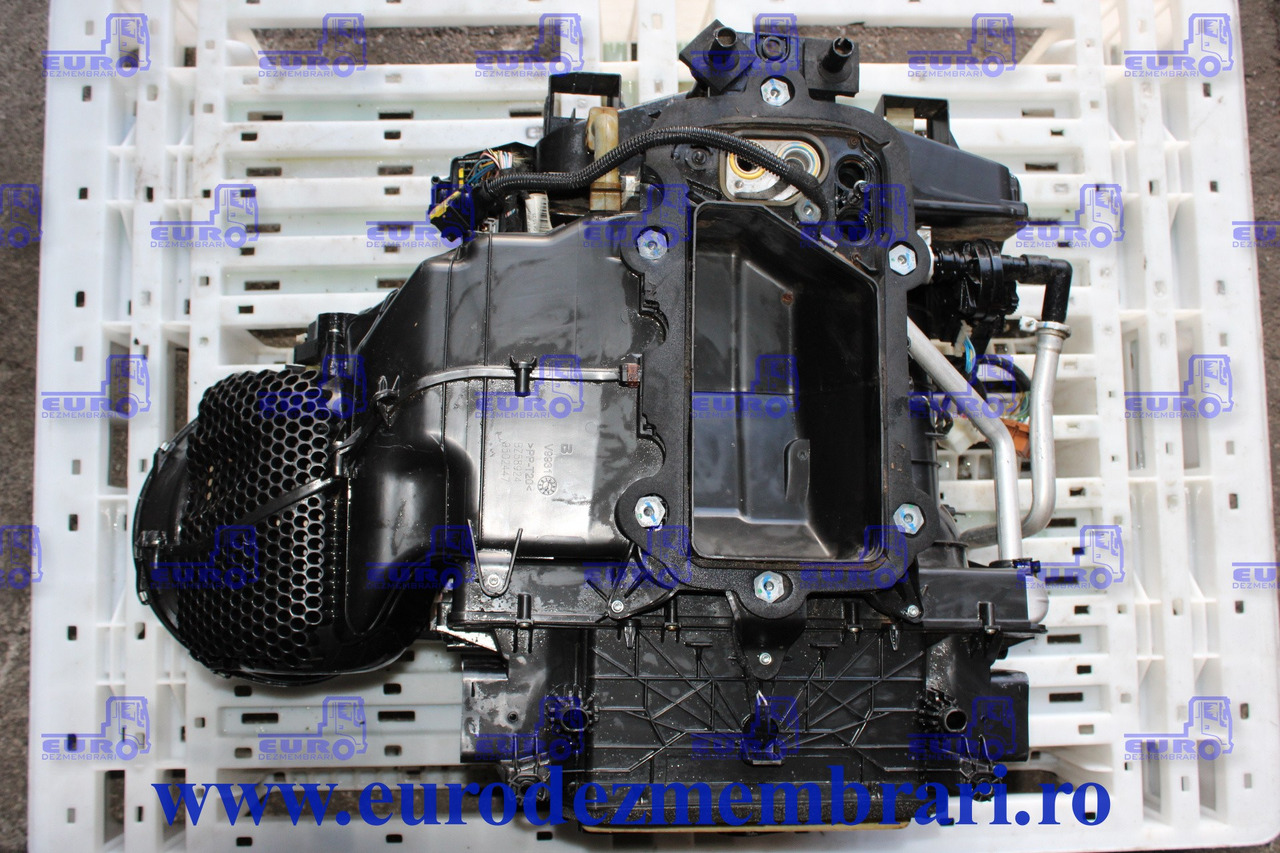 CARCASA SISTEM CLIMATIZARE VOLVO FH4 84243942 - חלק מזגן עבור משאית: תמונה 2 CARCASA SISTEM CLIMATIZARE VOLVO FH4 84243942 - חלק מזגן עבור משאית: תמונה 2