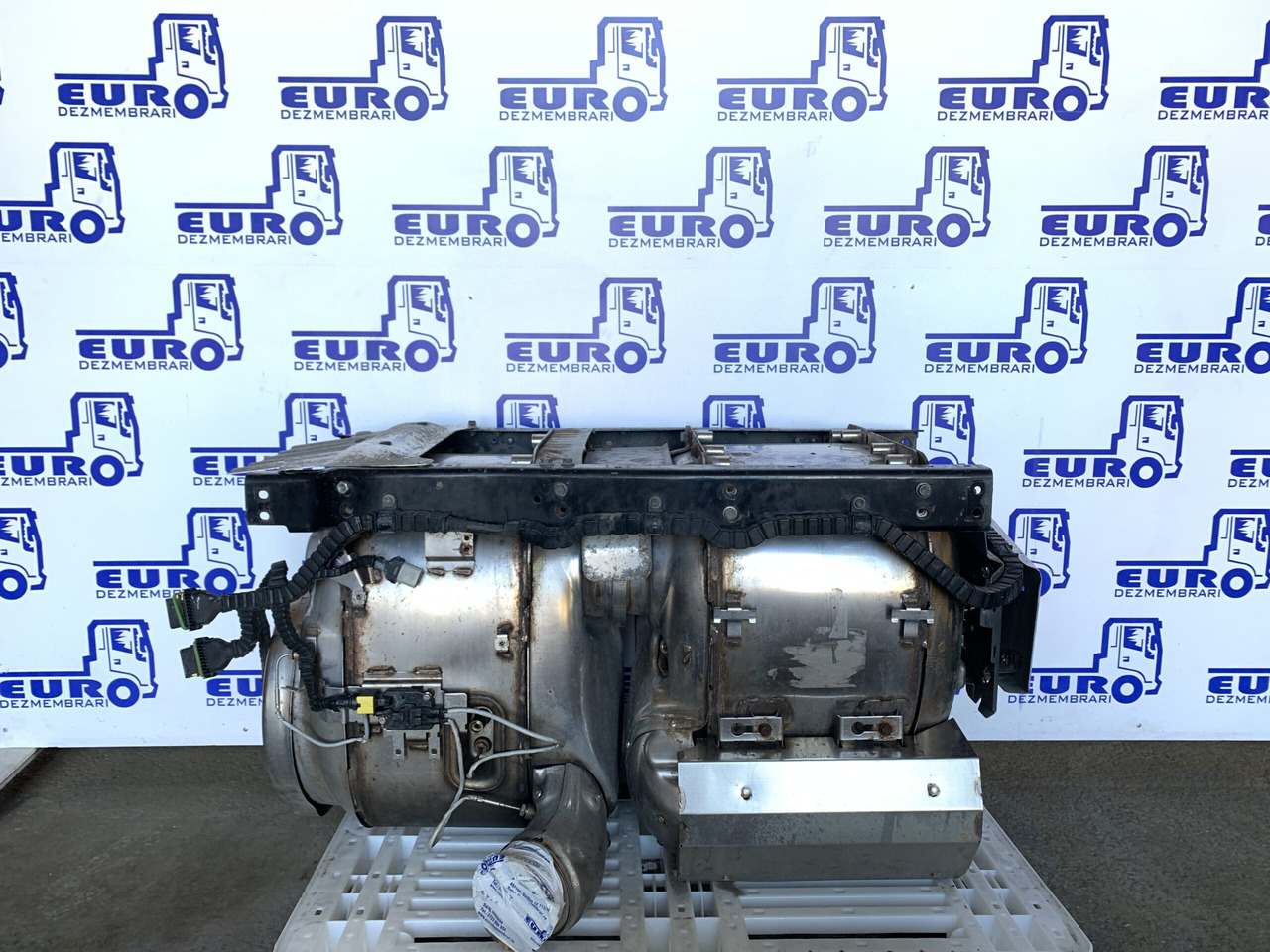 CATALIZATOR DAF XF106 E6 1940705 - ממיר קטליטי עבור משאית: תמונה 1 CATALIZATOR DAF XF106 E6 1940705 - ממיר קטליטי עבור משאית: תמונה 1