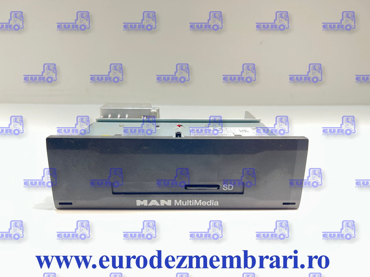 ELEMENT BORD RADIO MAN MMT3 81.28100.6081 - תא ופנים הרכב עבור משאית: תמונה 1 ELEMENT BORD RADIO MAN MMT3 81.28100.6081 - תא ופנים הרכב עבור משאית: תמונה 1
