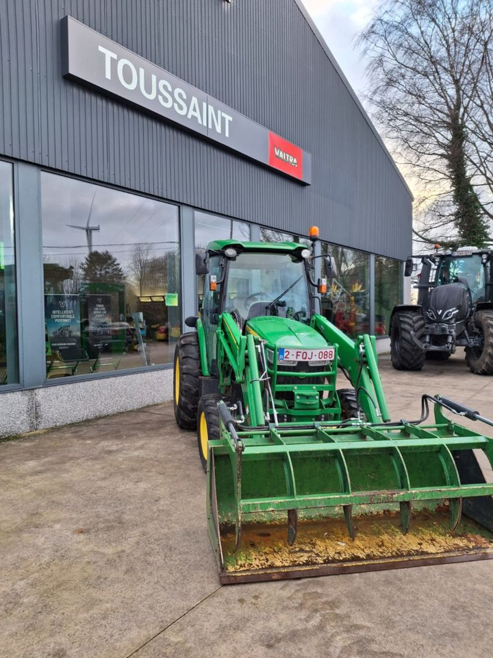 טרקטור קומפקטי John Deere 4066R: תמונה 9