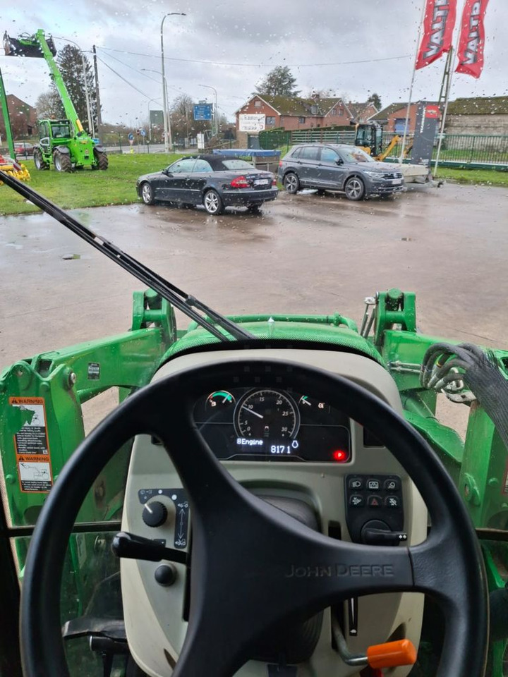 טרקטור קומפקטי John Deere 4066R: תמונה 7